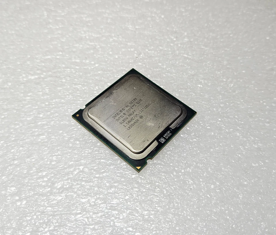 Intel Core 2 Quad Q8300 2.5 GHz 2.50GHZ/4M/1333 SLB5W Socket 775 - Image 1 of 1