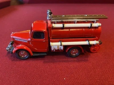 Matchbox Models of Yesteryear Fire Trucks 1939 Bedford Water Tanker-Nice! - Image 1 of 4