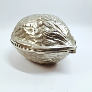 Galleta vintage con cáscara de tuerca de metal fundido en forma de nogal tono plateado ALEMANIA OCCIDENTAL - Imagen 1 de 9