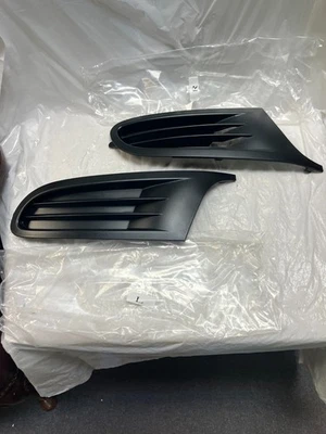 Juego/par de bisel de rejilla de cubierta de luz antiniebla diestro y derecho apto para Volkswagen Golf 10-14 Foto 1 de 4