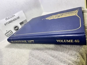 1977 JAMES MADISON UNIVERSITY YEARBOOK, THE BLUESTONE, JMU, HARRISONBURG, VA (1) - Foto 1 di 3