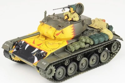 801002B Fuerzas del Valor M24 Chaffee Modelo 1/32 Ejército de Estados Unidos 79º Tanque Btn con 1 Figura Foto 1 de 2