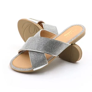 Sandalias planas sin cordones de estrás con correa cruzada esmaltada para mujer - Imagen 1 de 31