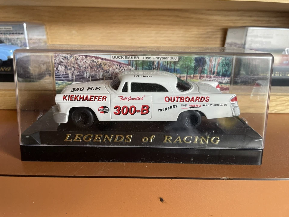 LEGENDS OF RACING 1:43 BUCK BAKER 300-B 1956 CHRYSLER 300 LTD Edition Foto 1 de 3