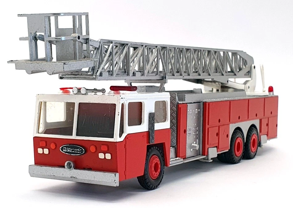 Conrad 1/50 Scale 5504 - E-One 95 Aerial Ladder 3 Axle Fire Engine - Image 1 of 4