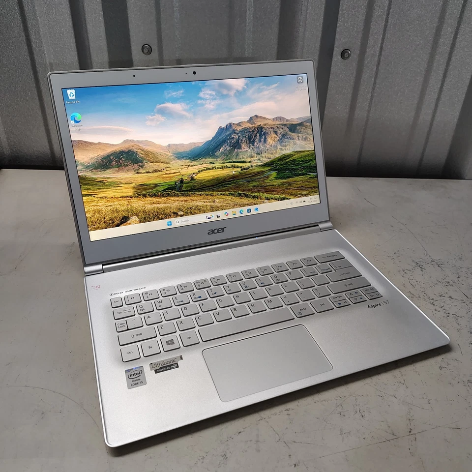 Acer Aspire S7-392 13.3" 1440p Touch UltraBook 128GB SSD i5-4200U 8GB RAM Win 11 Foto 1 de 4