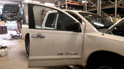 Used Front Right Door Assembly Front fits: 2006 Nissan Titan electric w/body sid - Imagem 1 de 4