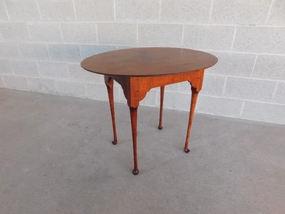 Mesa de acento Tiger Maple Queen Ann de Great Windsor Chair Co Foto 1 de 4