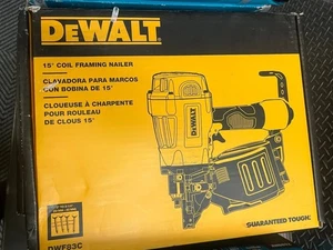 Clavadora neumática de aire para marco de bobina de 15 grados DEWALT DWF83C (solo herramienta) TOTALMENTE NUEVA - Imagen 1 de 3
