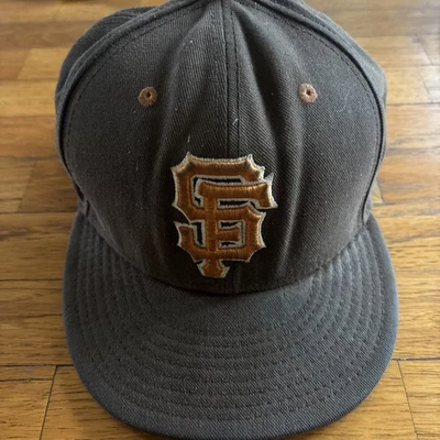 CHAPÉU DE BEISEBOL SF GIANTS NEW ERA EDIÇÃO LIMIMI MARROM 7 3/8 AJUSTADO - Imagem 1 de 3