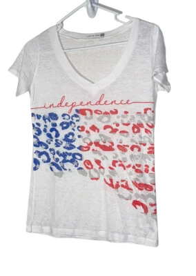 Camiseta Whimsy Rose Sheer Burnout Cuello en V Talla S Blanca Independencia Patriótica  Foto 1 de 4