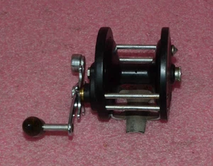 Vintage Penn Del Mar 285 Fishing Reel. - Picture 1 of 4