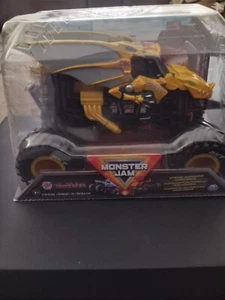 SPIN MASTER MONSTER JAM 2022 GOLD DRAGONOID 1:24 SCALE - Picture 1 of 6