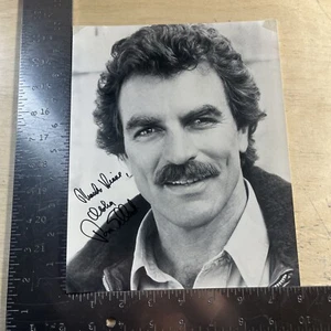 TOM SELLECK SIGNED/AUTOGRAPHED 8 X 10 PHOTO - Picture 1 of 5