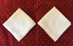 Two matching vintage white cotton napkins, embroidery on one corner, 20" x 20" - Picture 1 of 3