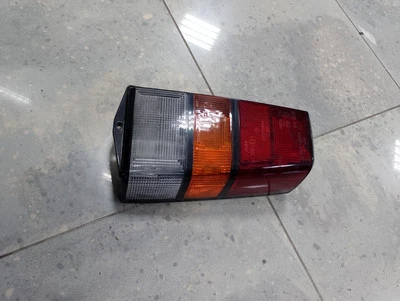 Stop per FIAT Panda 141 A Luci Faro Fanale Fari posteriore DESTRO luce fanalino - Immagine 1 di 4