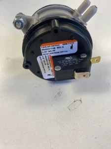 Cleveland Controls ES2402-1147 Endura Plastics 2-Stage Pressure Switch 3.21SK - Picture 1 of 6