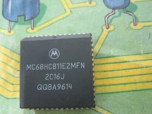 1pcs MC68HC811E2MFN 8bit Cmos Microcontroller EEPROM, 2,1 MHz, CMOS, PLCC52 Mot. - Imagen 1 de 2