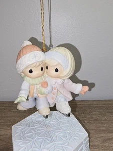 Precious Moments Warmed By Your Love Porzellan Ornament 710021 2006 - Bild 1 von 5