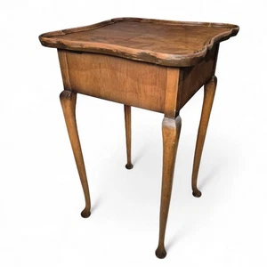 Mesa auxiliar caja de costura vintage - tapa con forma - elegantes patas descapotables - 63 cm de alto - Imagen 1 de 9