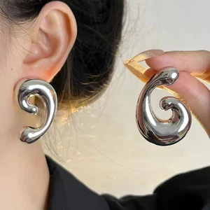 Temperament Asymmetric C-shaped Circle Earrings Stud Earrings Daily Wear - Picture 1 of 9