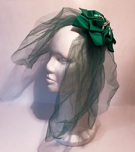 Vintage c1960s Green Bow Fascinator Hat Hair, Satin Bow w/ Beaded Spray, Netting - Picture 1 of 4
