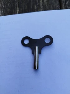 Clef, clé papillon pour horloge pendule key clock 4 Mm - Bild 1 von 3