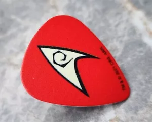 Star Trek Emblem Chitarra Rossa Pick Bapel Pin o Tie Tack - Foto 1 di 2