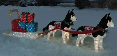 HOME ACCENTS HOLIDAY POLAR CHRISTMAS HUSKY DOGS PULLING SNOW SLED W/ GIFTS LIGHTED YARD DISPLAY 11'