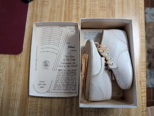 Vintage 1967 Mrs Day's Ideal Baby Shoes Sz 1 #245: Original Box, Ads, Receipt - Picture 1 of 9