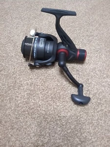 Angelrolle mit 8lb Schnur Links- oder Rechtshänder, ideal für Splitterfische und Karpfen - Bild 1 von 3