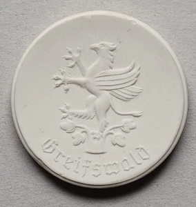 Porcelana miśniańska: miasto Greifswald (1961), herb miasta Greif, ratusz - Zdjęcie 1 z 2