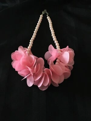 Accessories Kids, Girls & Teen's  Pink & Faux Pearl Flower Necklace EUC - Image 1 of 4