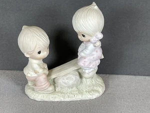 Figura vintage 1977 ""Love Lifted Me"" de Jonathan & David Enesco Precious Moments ""Love Lifted Me - Imagen 1 de 6