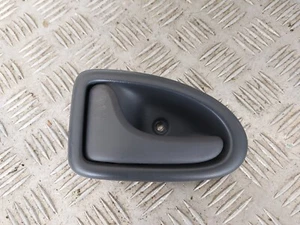 Poignée Droit - RENAULT CLIO II (2) - Référence : 8200028994 - Picture 1 of 6