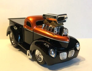 MUSCLE MACHINES 1940 40 WILLYS PICKUP TRUCK LIMITED EDITION -- 1/64 DIECAST - - Picture 1 of 4