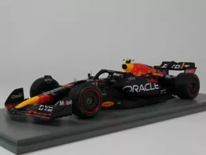 Spark Red Bull RB18 #11 Sergio Perez Winner Singapore GP 2022 1/18 18S778 - Foto 1 di 3