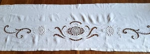 Devant autel en lin brodé de Marguerites - 200 cm x 42 cm - Picture 1 of 7