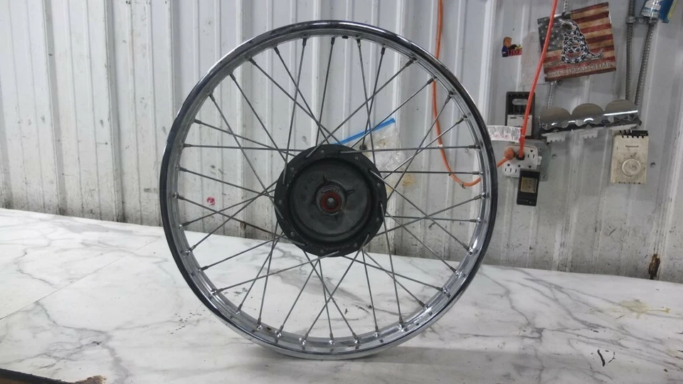 82 83 雅马哈 XT200 XT 200 前轮  — 第 1/4 张图片