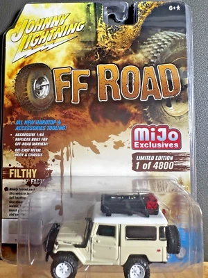 Toyota Land Cruiser FJ-40 TODOTERRENO 1:64 Johnny Lightning MIJO 1980 Dune Beige Foto 1 de 4