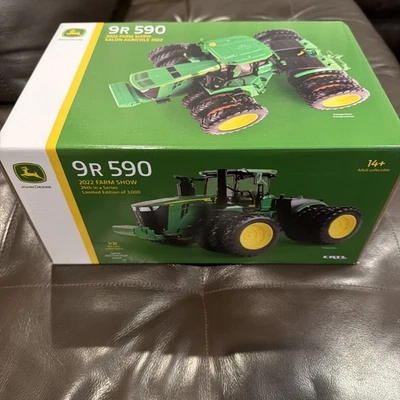 NEW Collectors Edition John Deere 1/32 9R 590 2022  FARM SHOW - Image 1 of 4