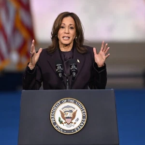 DISCURSO DE CONCESIÓN KAMALA HARRIS DESPUÉS DE LAS ELECCIONES DE 2024 - Foto impresa brillante 4x6 - Imagen 1 de 1