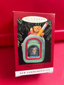 PACKED WITH MEMORIES Photo Holder Hallmark Keepsake Ornament (backpack) 1995 - Picture 1 of 2