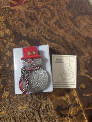 Заколка AVON 2001 Light Up Chilly Samantha Snowman - Изображение 1 из 2