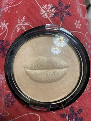 Signature Club Un Beso de Polvo con Iluminador de Proteína de Soja - NUEVO/Sellado Foto 1 de 4