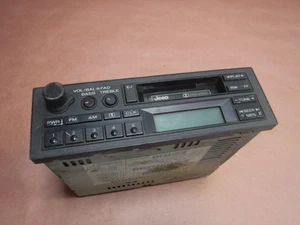 Radio casete AM FM Jeep Cherokee XJ Wrangler YJ 87-95 56007214 SOLO PIEZAS - Imagen 1 de 7