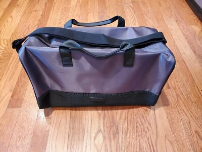  Nuevo bolso de fin de semana para hombre Paco Rabanne 'Invictus', negro y gris oscuro Foto 1 de 4