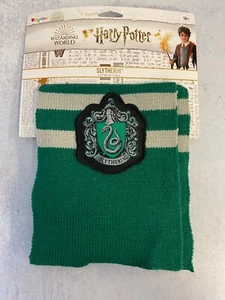 Harry Potter Slytherin Schal grün/grau gestreift mit Aufnäher - Bild 1 von 2