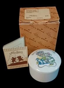 Vintage 1983 NOS Hallmark Cards Minikins Mice Sewing Porcelain Trinket Box - Picture 1 of 7