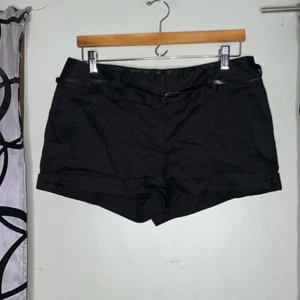 Stooshy black belted cuffed shorts, size 11 - Picture 1 of 8